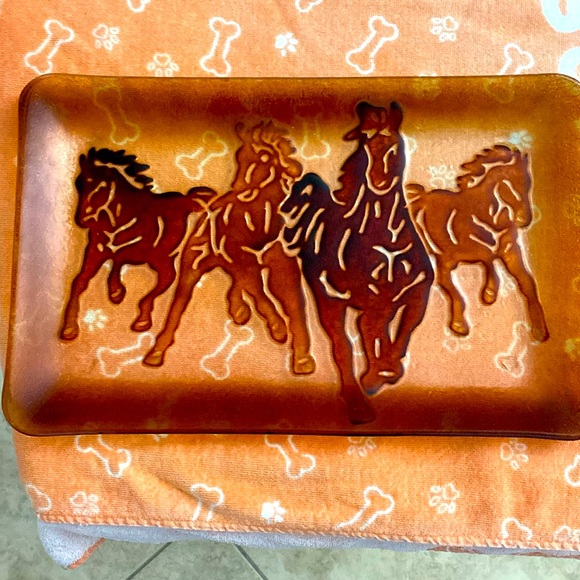 Glass serving dish with horses - Picture 1 of 4
